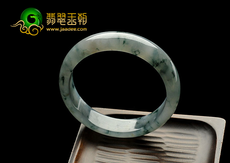 糯冰种飘花缅甸翡翠A货手镯（58.7mm）