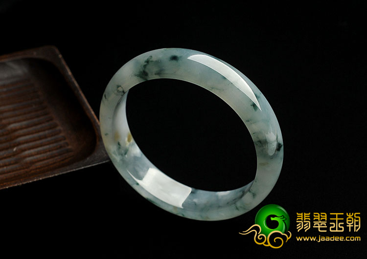 糯冰种飘花缅甸翡翠A货手镯（58.7mm）