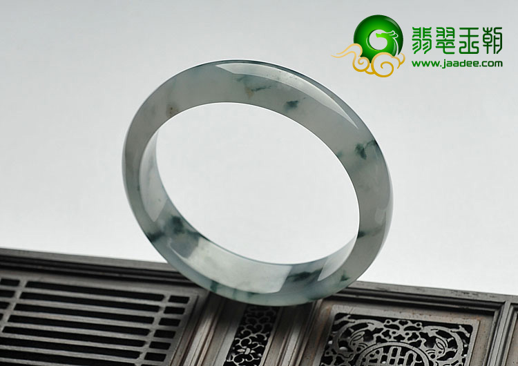 糯冰种飘花缅甸翡翠A货手镯（59.1mm）