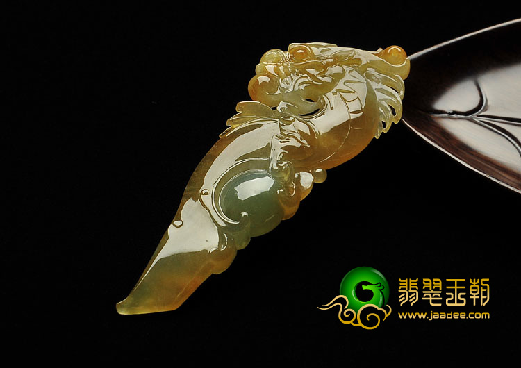 冰种褐黄翡缅甸翡翠A货龙戏珠挂件