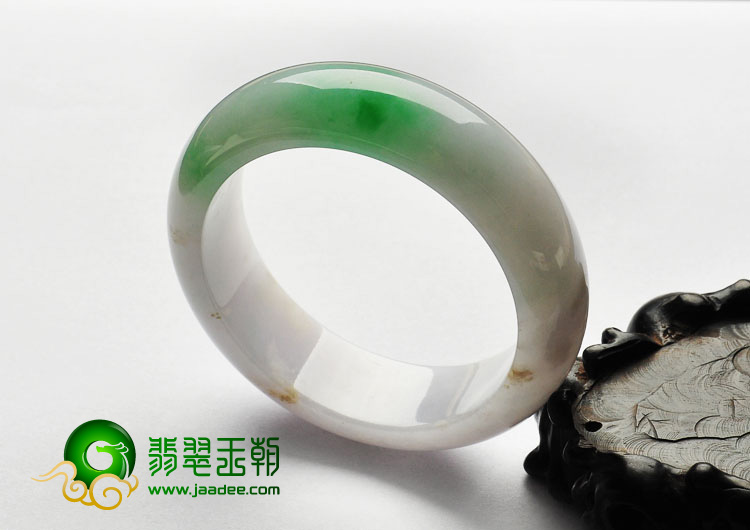 糯冰种淡春带彩缅甸翡翠A货手镯（56.8mm）