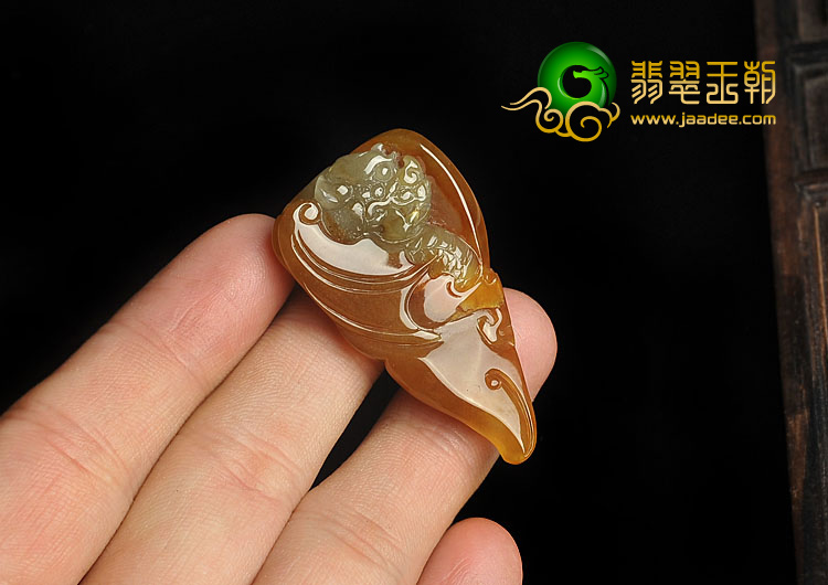糯冰种褐黄翡缅甸翡翠A货飞龙挂件