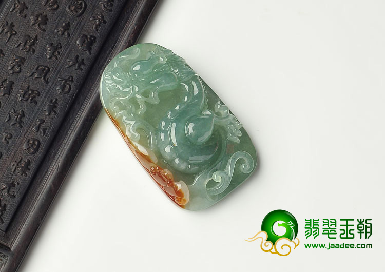 冰种晴水略带褐黄翡缅甸翡翠A货龙牌挂件