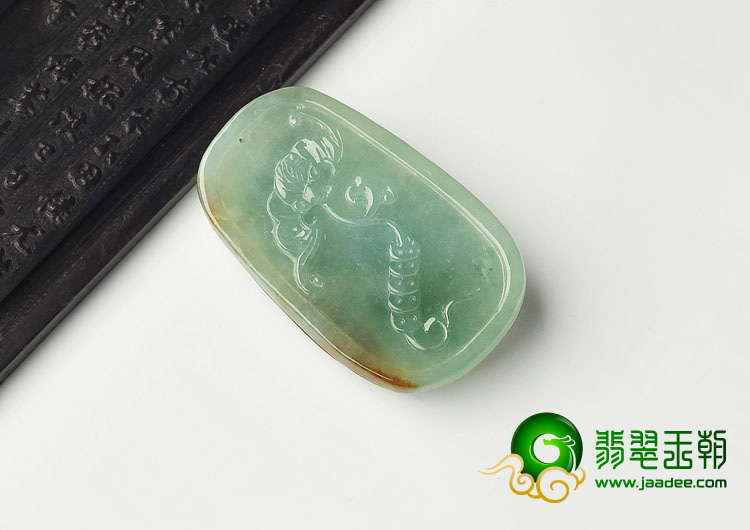 糯冰种晴水略带褐黄翡缅甸翡翠A货龙牌挂件