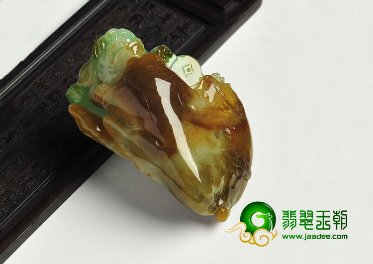 糯冰种三彩缅甸翡翠A货貔貅手玩件