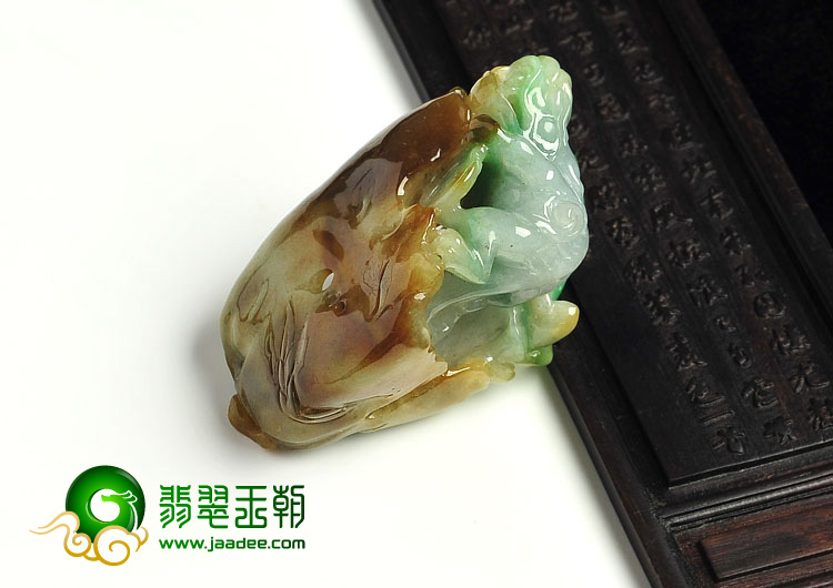 糯冰种三彩缅甸翡翠A货貔貅手玩件
