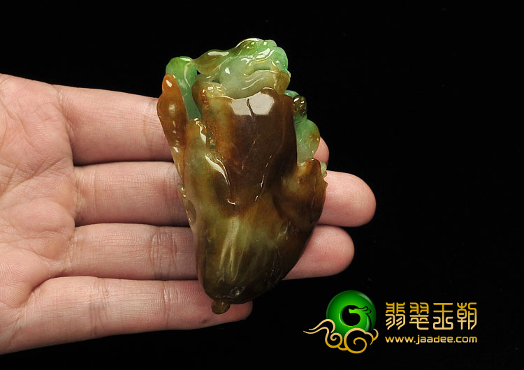 糯冰种三彩缅甸翡翠A货貔貅手玩件