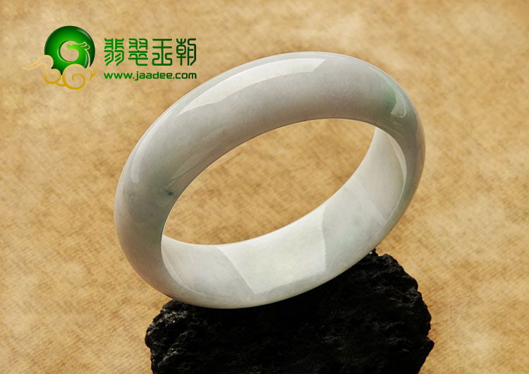 糯冰种略飘翠缅甸翡翠A货手镯（59.2mm）