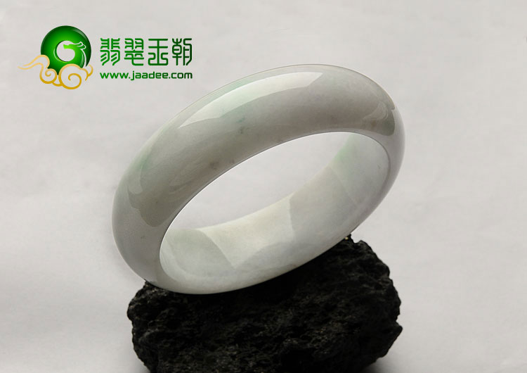 糯冰种略飘翠缅甸翡翠A货手镯（59.2mm）