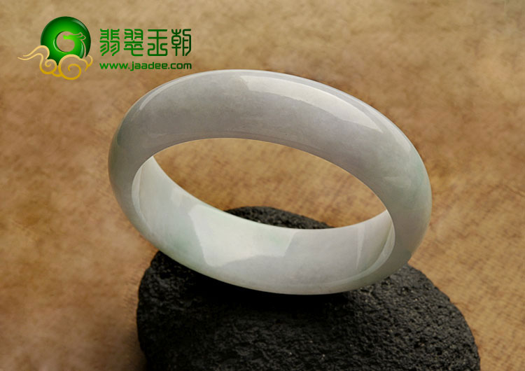 糯冰种飘翠缅甸翡翠A货手镯（57.6mm）