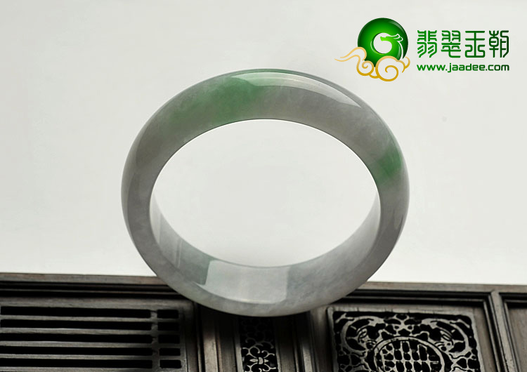 糯冰种飘翠缅甸翡翠A货手镯（58mm）