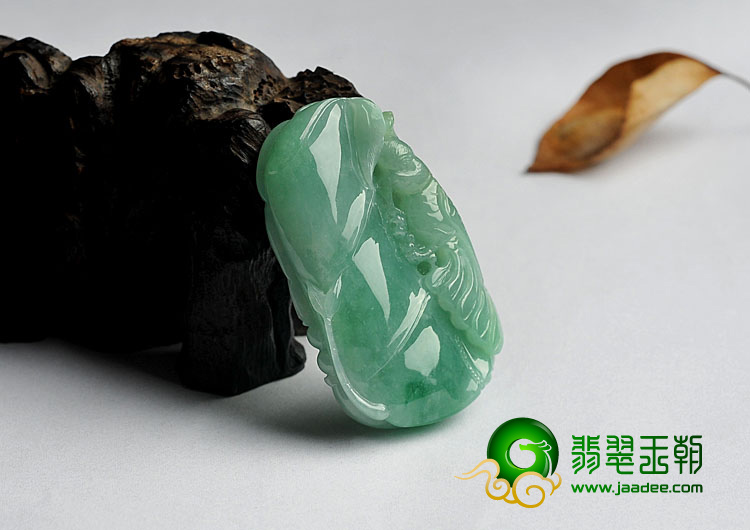 （超值推荐）糯冰种翠色缅甸翡翠A货节节高挂件