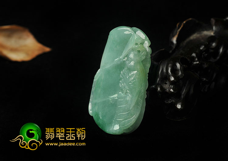 （超值推荐）糯冰种翠色缅甸翡翠A货节节高挂件