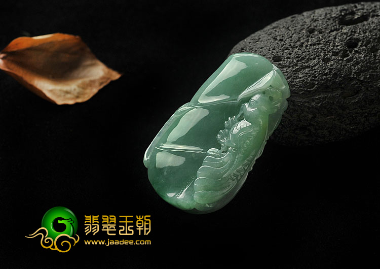 （超值推荐）糯冰种翠色缅甸翡翠A货节节高挂件