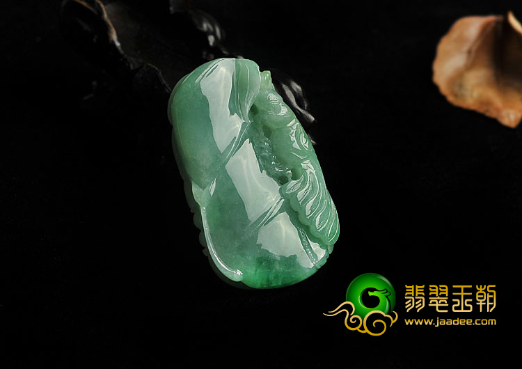 （超值推荐）糯冰种翠色缅甸翡翠A货节节高挂件