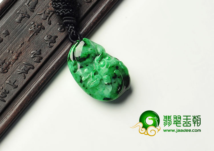 糯冰种廯加绿缅甸翡翠A货貔貅挂件
