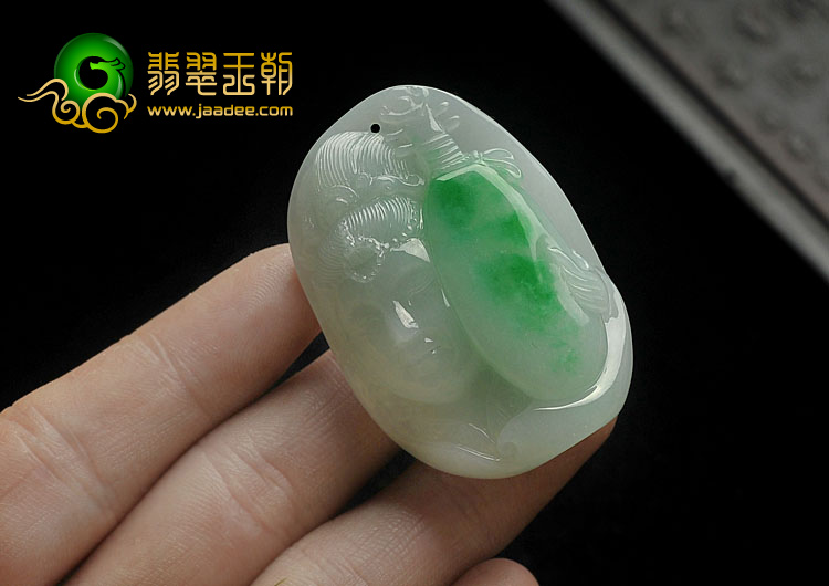 糯冰种白底青缅甸翡翠A货知音挂件