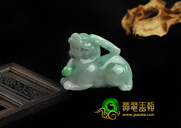 糯冰种飘翠缅甸翡翠A货貔貅挂件