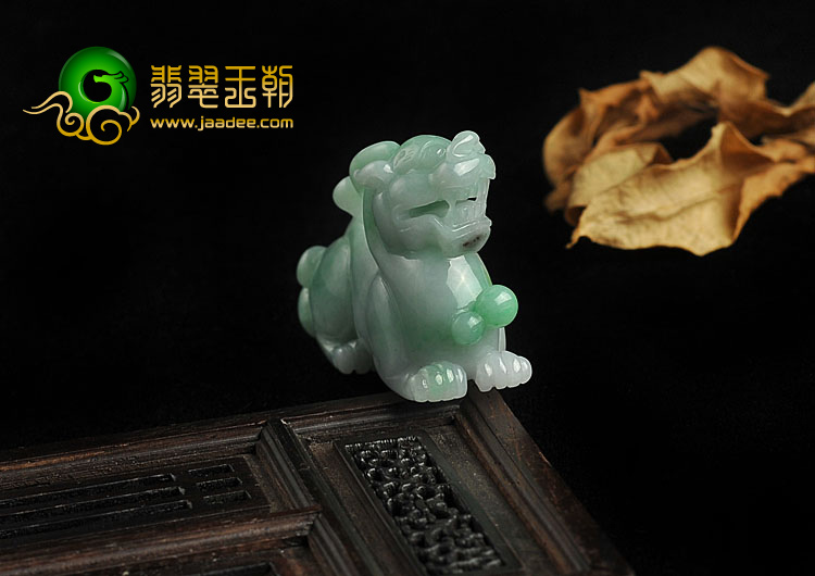 糯冰种飘翠缅甸翡翠A货貔貅挂件
