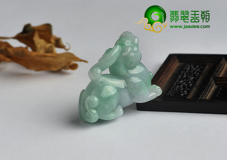 糯冰种飘翠缅甸翡翠A货貔貅挂件