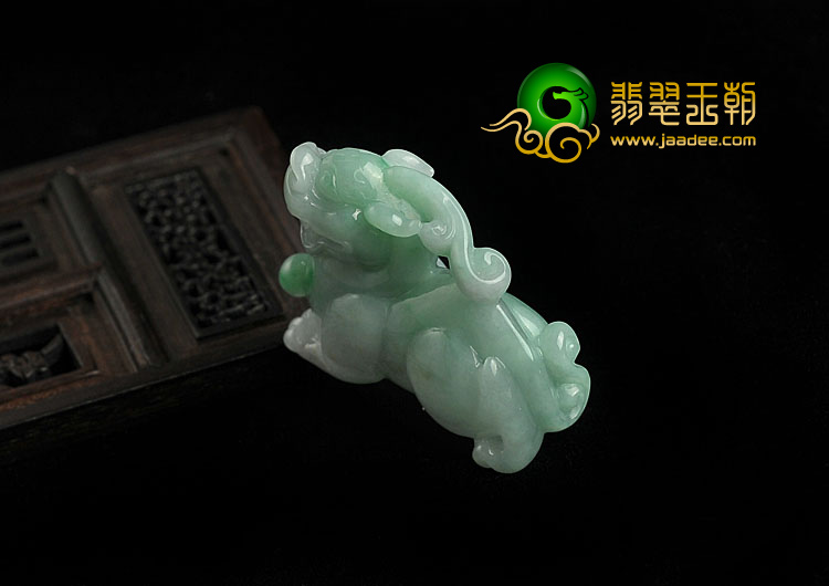 糯冰种飘翠缅甸翡翠A货貔貅挂件