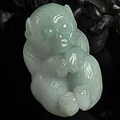 糯冰种略飘花缅甸翡翠A货灵猴挂件