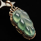 冰种飘花缅甸翡翠A货镶玫瑰金叶子胸坠（真钻）