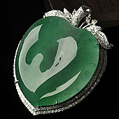 冰种翠色缅甸翡翠A货镶白金寿桃胸坠（真钻）