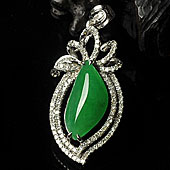 冰种阳绿缅甸翡翠A货镶白金胸坠（真钻）