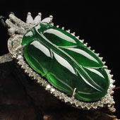 冰种菠菜绿缅甸翡翠A货镶白金金枝玉叶胸坠（真钻）