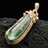 玻璃种飘翠缅甸翡翠A货镶玫瑰金福瓜胸坠（真钻）