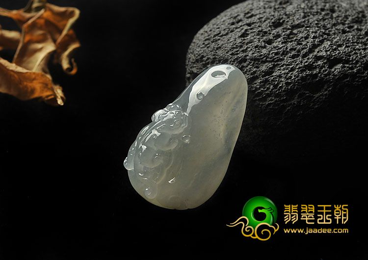 冰种淡晴水缅甸翡翠A货貔貅挂件