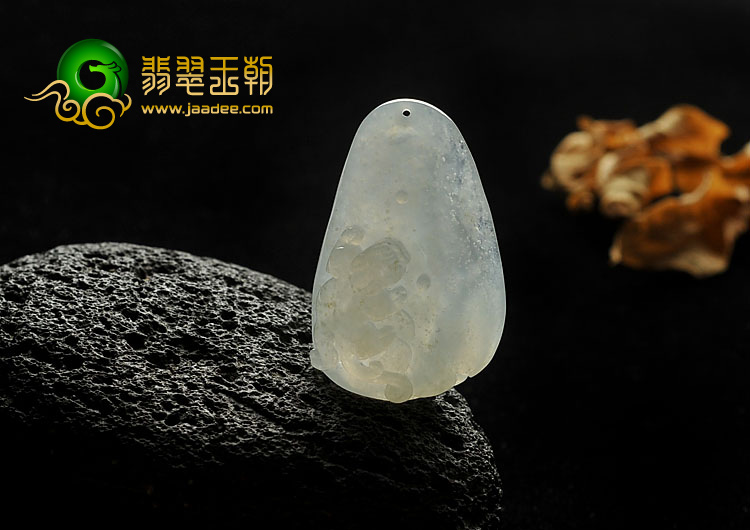 冰种淡晴水缅甸翡翠A货貔貅挂件