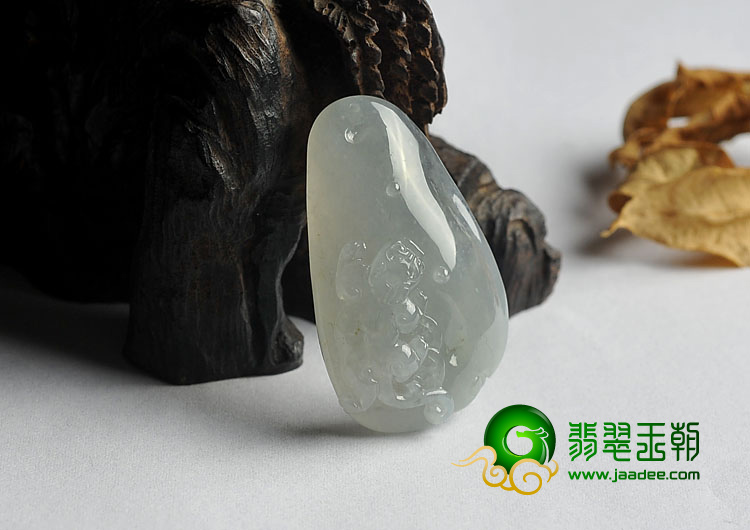 冰种淡晴水缅甸翡翠A货貔貅挂件