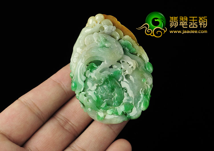 (超值推荐)糯冰种三彩缅甸翡翠A货凤戏牡丹挂件