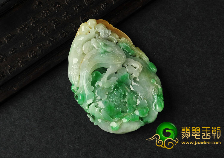 (超值推荐)糯冰种三彩缅甸翡翠A货凤戏牡丹挂件