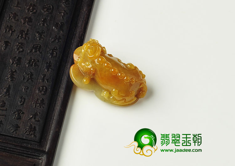 糯冰种黄翡缅甸翡翠A货貔貅挂件