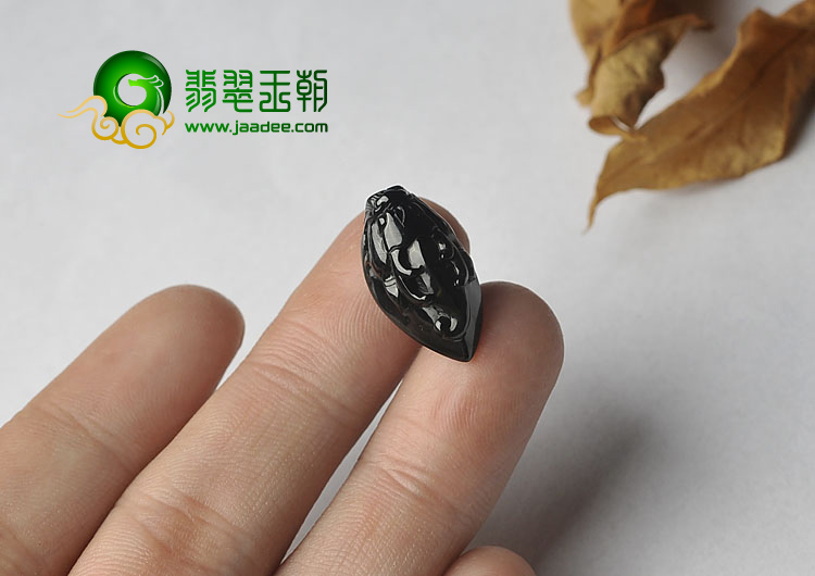 冰种墨翠缅甸翡翠A货貔貅戒面