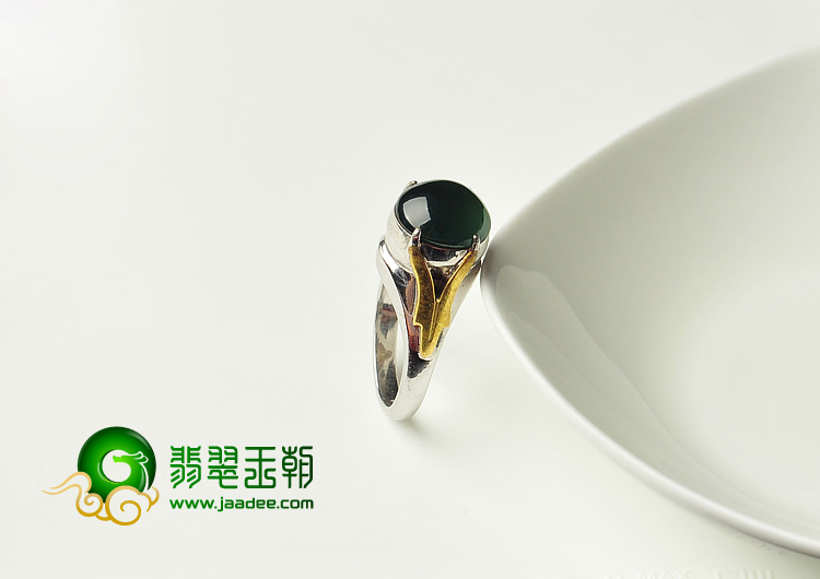 冰种菠菜绿缅甸翡翠A货戒面
