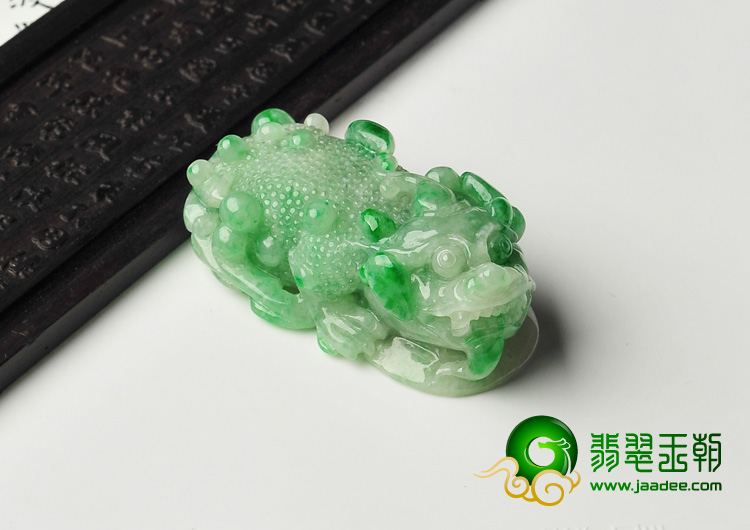 糯冰种翠色缅甸翡翠A货貔貅挂件