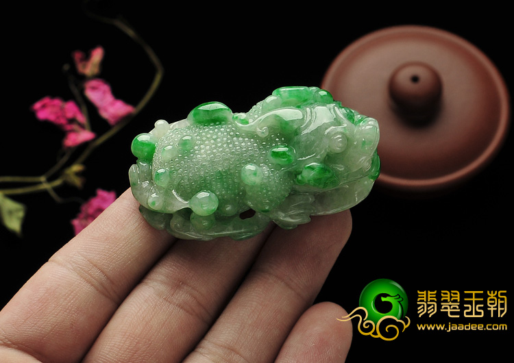 糯冰种翠色缅甸翡翠A货貔貅挂件