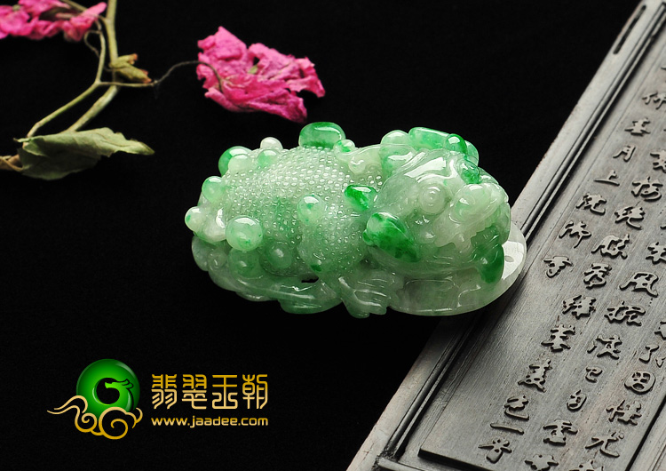 糯冰种翠色缅甸翡翠A货貔貅挂件