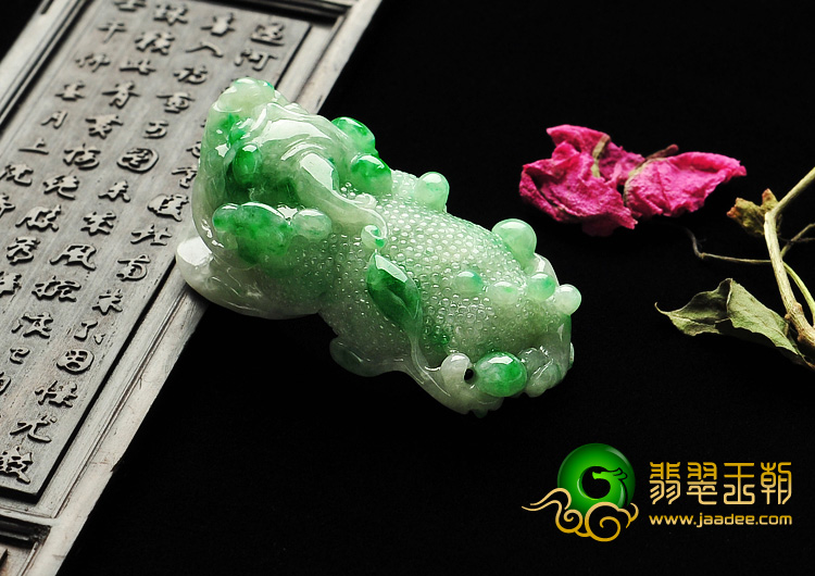 糯冰种翠色缅甸翡翠A货貔貅挂件