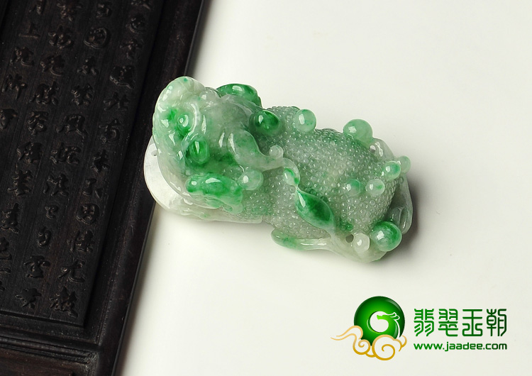 糯冰种翠色缅甸翡翠A货貔貅挂件