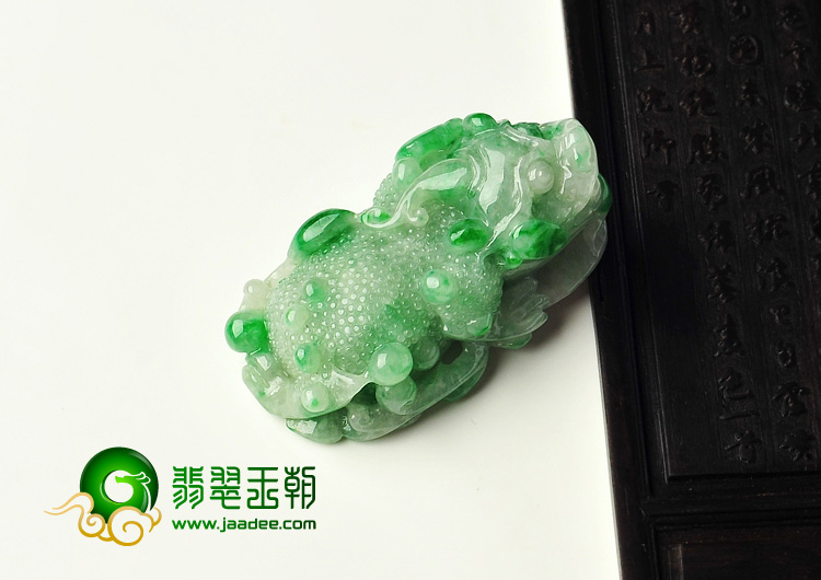 糯冰种翠色缅甸翡翠A货貔貅挂件