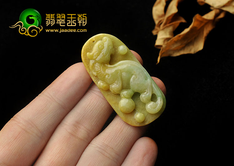 糯冰种褐黄飘花缅甸翡翠A货貔貅挂件