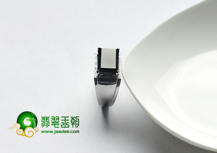 （超值推荐）冰玻种墨翠缅甸翡翠A货白金戒指（真钻）