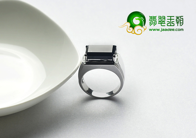 （超值推荐）冰玻种墨翠缅甸翡翠A货白金戒指（真钻）