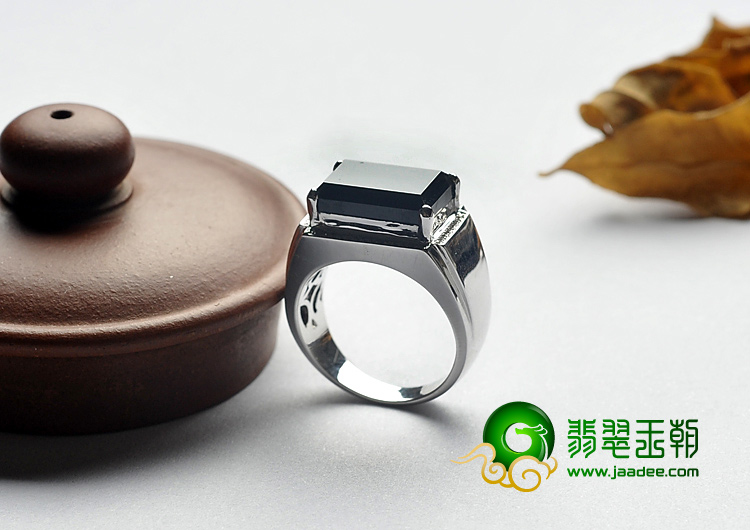 （超值推荐）冰玻种墨翠缅甸翡翠A货白金戒指（真钻）