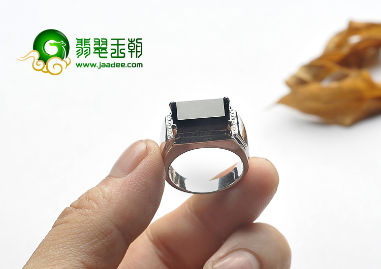 （超值推荐）冰玻种墨翠缅甸翡翠A货白金戒指（真钻）